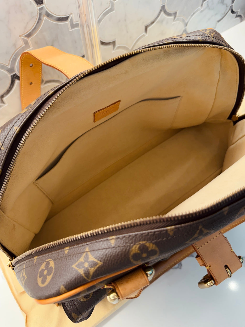 Louis Vuitton Manhattan GM — Monogram Canvas