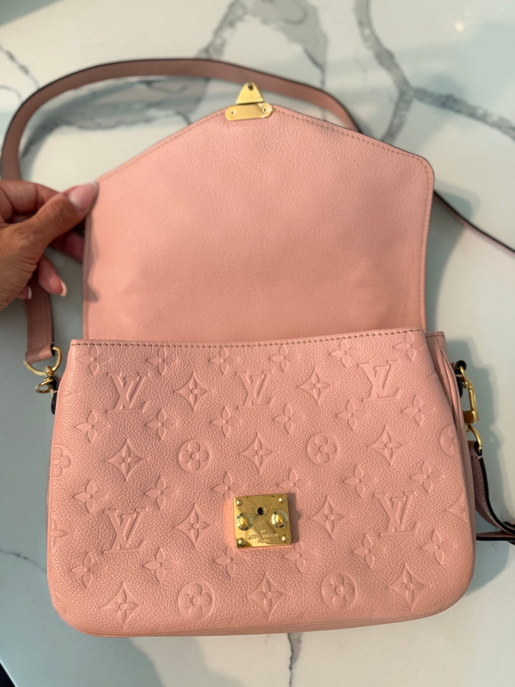 Louis Vuitton Pochette Métis — Pink Monogram Empreinte Leather